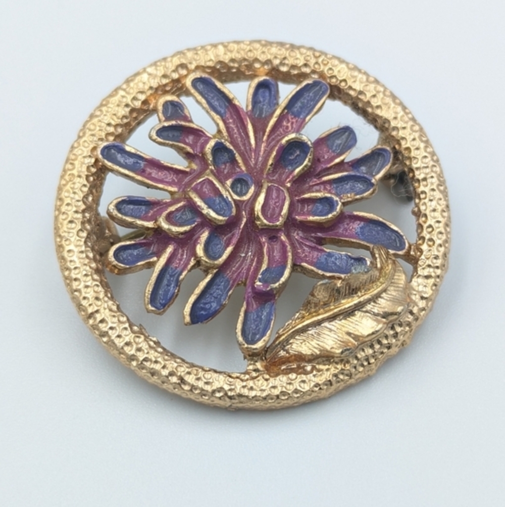 Vintage gold-tone brooch pin chrysanthemum flower blue and purple enamel